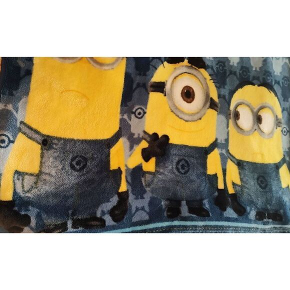 DESPICABLE ME Plush blanket. 60" x 47". No stains. EUC. - Picture 5 of 10